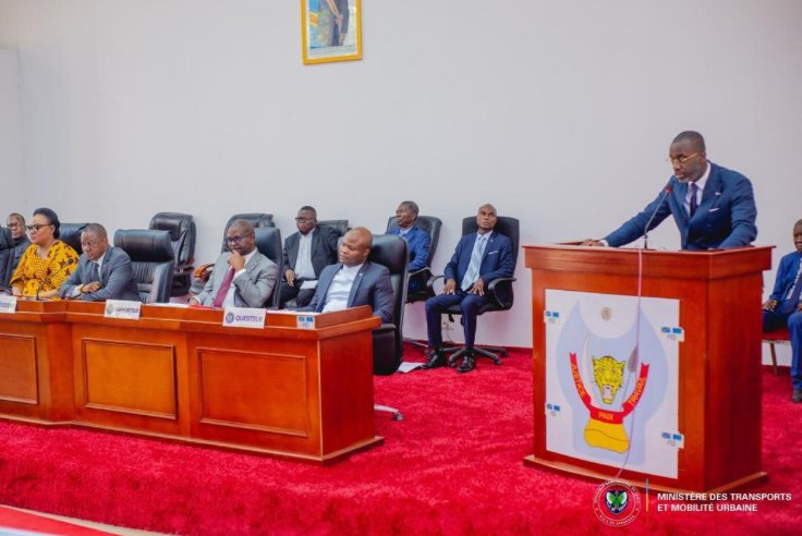 Transport à Kinshasa : interpellé à l’Assemblée provinciale, Bob Amisso évoque les défis structurels du secteur