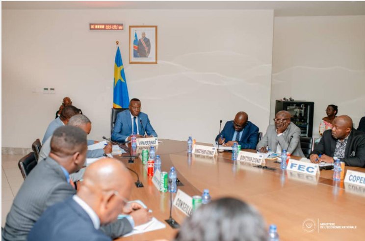 Daniel Mukoko et les opérateurs économiques évaluent les prix des produits de première nécessité