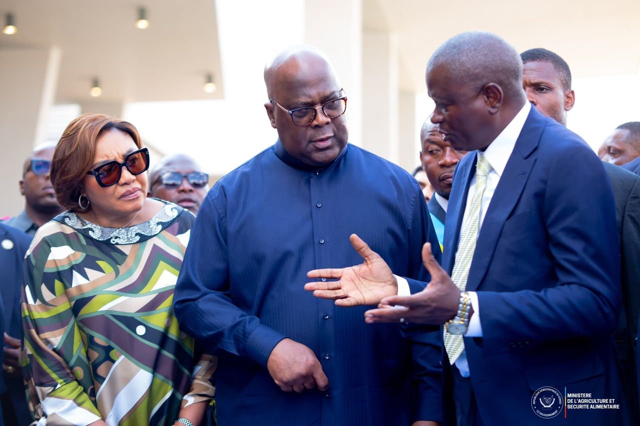 Développement agricole en RDC:  Grégoire Mutshail a remis des matériels agricoles dont 10 tracteurs et plus de 300 000 tonnes de semences à la province du Haut-Katanga