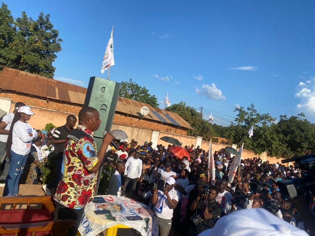 FONDATION BABA ZIVE: MEETING POPULAIRE SUR LE CHANGEMENT OU LA REVISION DE LA CONSTITUTION.